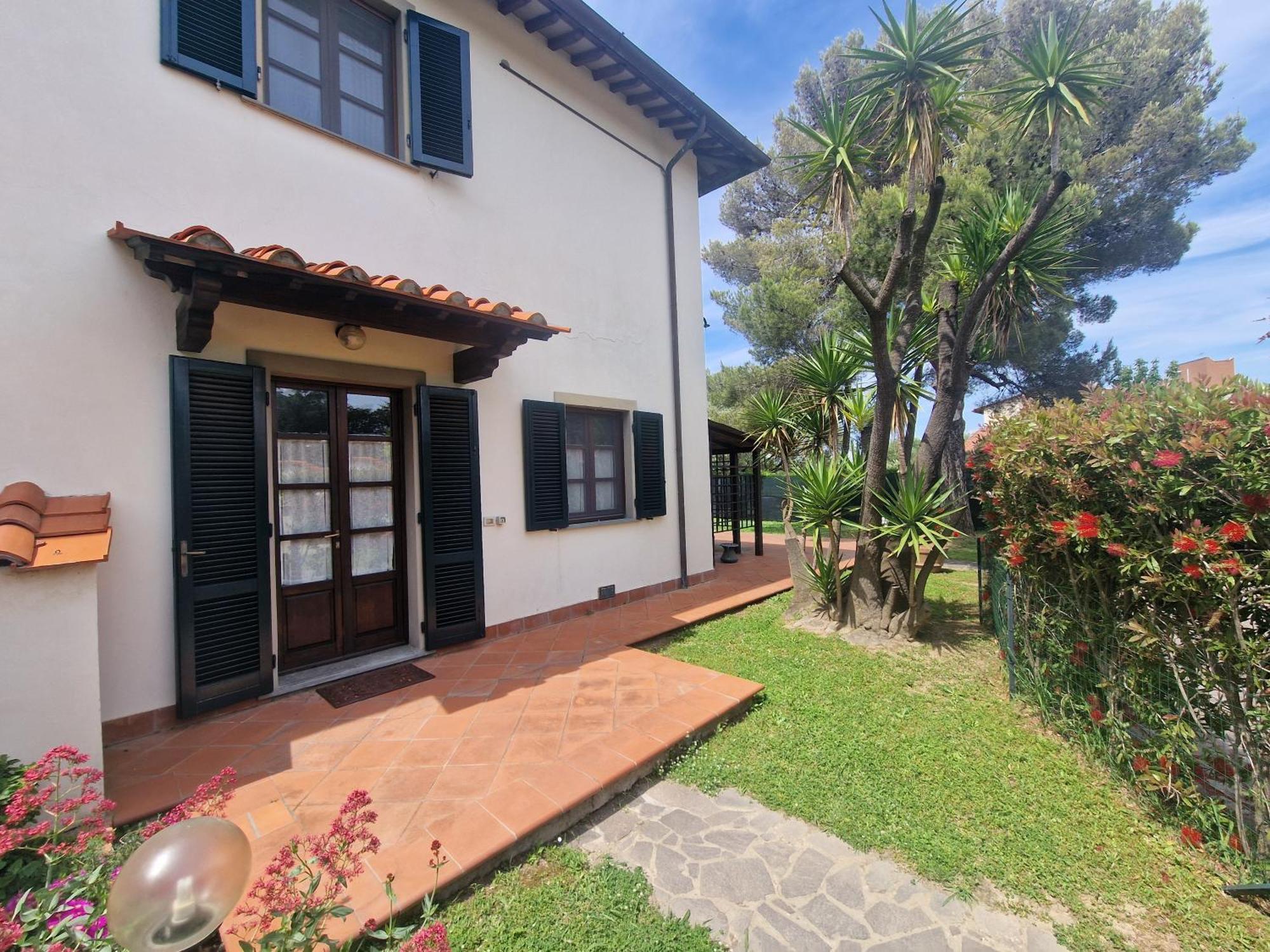 Campo Al Lupo Apartment Livorno Bagian luar foto